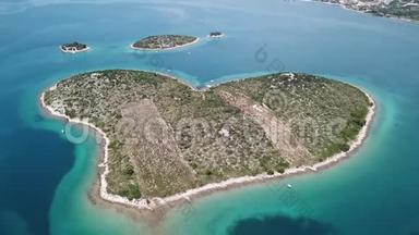 鸟瞰该岛的形状为一颗<strong>心</strong>脏，克罗地亚，情人岛，奥托克加贾克，胰岛，岩石。 也<strong>叫</strong>otokzaza